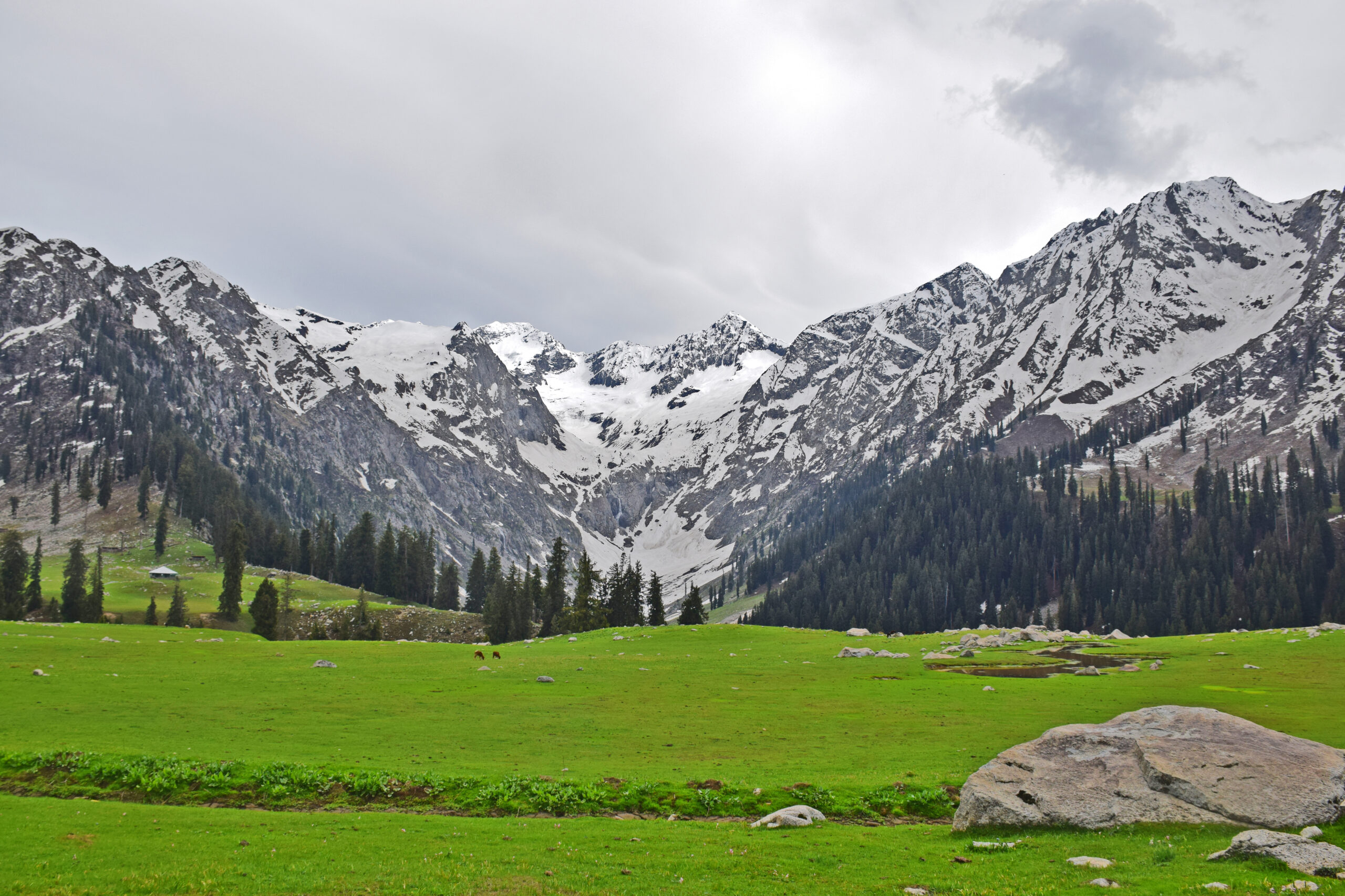 naran kaghan valley pakistan with beautiful landscapes, lakes, and scenic beauty.